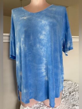Time and Tru Blue V-Neck Tee